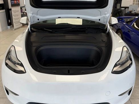 Used 2020 Tesla Model Y Long Range image 11