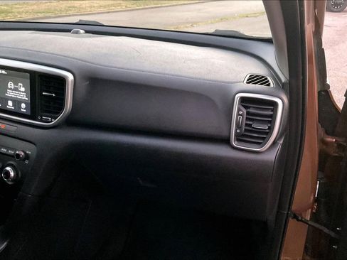 Used 2021 Kia Sportage LX image 15