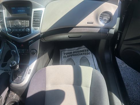 Used 2013 Chevrolet Cruze LS image 10