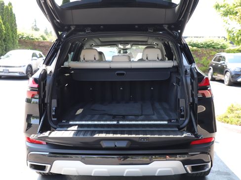 Used 2024 BMW X5 xDrive50e w/ Premium Package AWD/4WD image 16