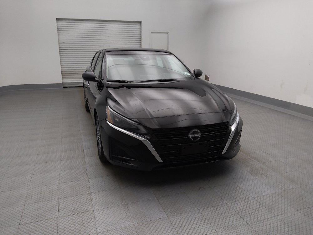 Used 2025 Nissan Altima 2.5 SV FWD image 14