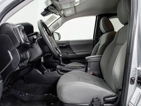 Used 2022 Toyota Tacoma SR RWD image 6