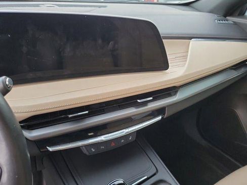 Used 2024 Cadillac XT4 Premium Luxury w/ Cold Weather Package FWD image 8