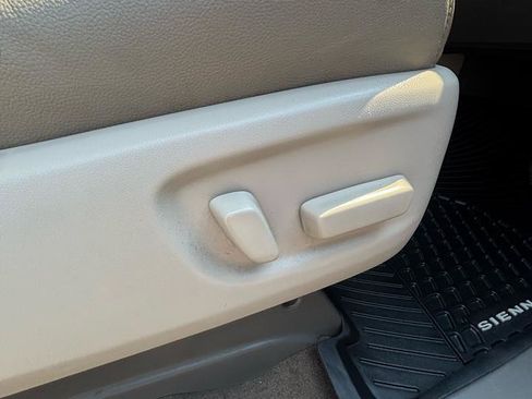 Used 2019 Toyota Sienna AWD image 35