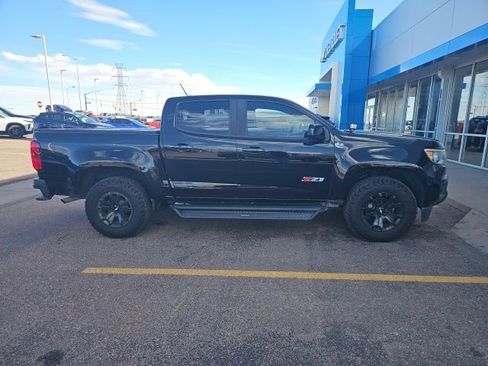 Used 2019 Chevrolet Colorado Z71 w/ Z71 Midnight Edition image 2
