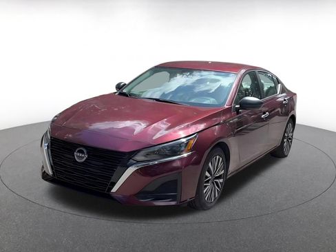 Used 2025 Nissan Altima 2.5 SV FWD image 7