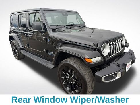 Used 2025 Jeep Wrangler Unlimited Sahara AWD/4WD image 9