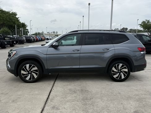 Used 2025 Volkswagen Atlas SE image 9