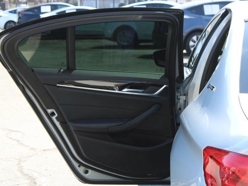 Used 2019 BMW 530e w/ Premium Package RWD image 8