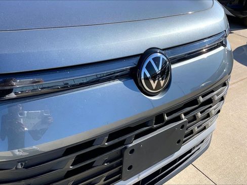 Used 2025 Volkswagen Tiguan SE AWD/4WD image 26