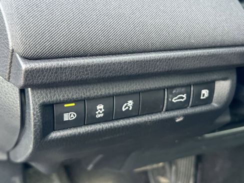 Used 2025 Toyota Camry LE image 27