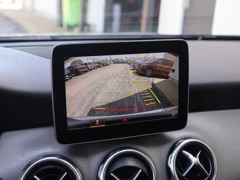 Used 2020 Mercedes-Benz GLA 250 4MATIC image 16
