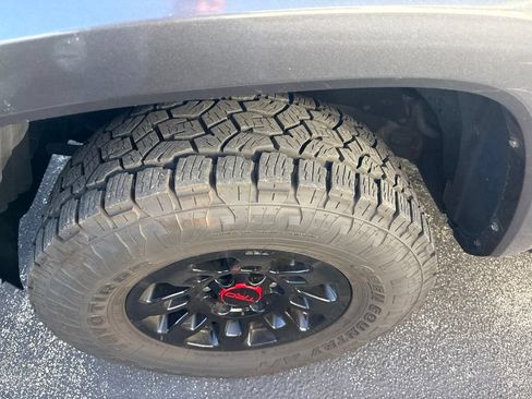 Used 2019 Toyota Tacoma SR5 AWD/4WD image 6