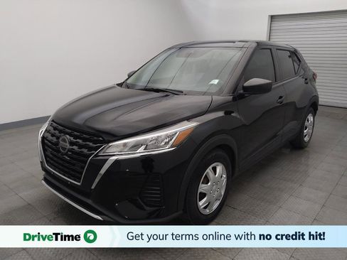 Used 2021 Nissan Kicks S image 1