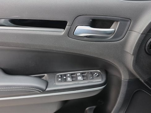 Used 2022 Chrysler 300 S image 33