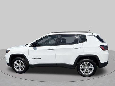 Used 2024 Jeep Compass Latitude AWD/4WD image 14