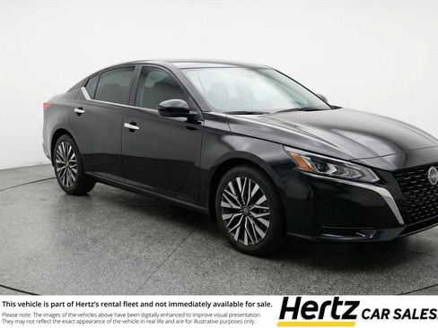 Used 2025 Nissan Altima 2.5 SV FWD image 1