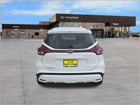 Used 2024 Nissan Kicks SV image 10