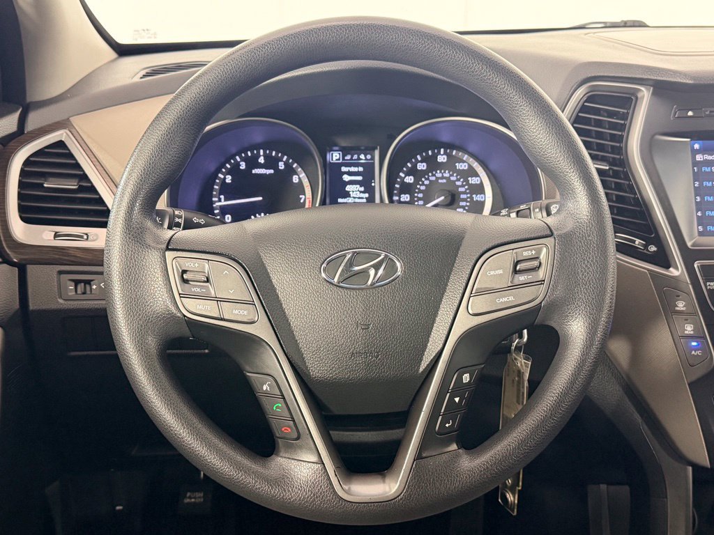 Used 2017 Hyundai Santa Fe SE AWD/4WD image 14