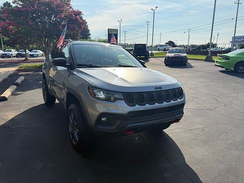 Used 2023 Jeep Compass Trailhawk AWD/4WD image 6