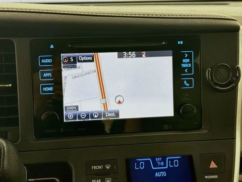 Used 2017 Toyota Sienna XLE Premium FWD image 16