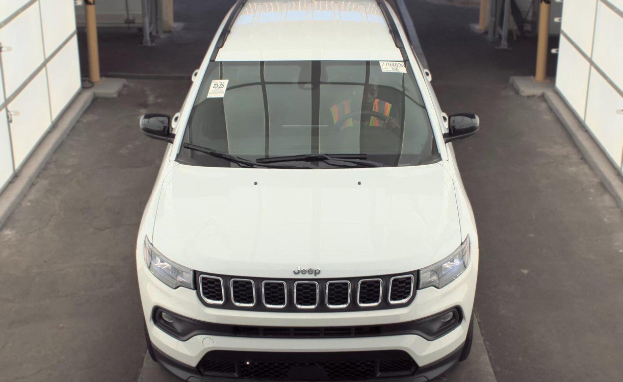 Used 2024 Jeep Compass Latitude AWD/4WD image 3