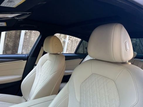 Used 2021 BMW 530i w/ Premium Package image 11