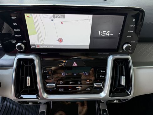 Used 2022 Kia Sorento AWD SX Prestige Plug-In Hybrid image 19
