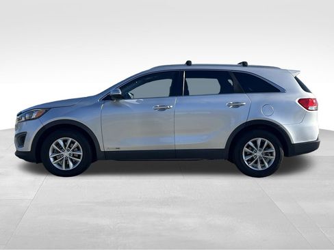 Used 2016 Kia Sorento LX w/ LX Convenience Package image 24