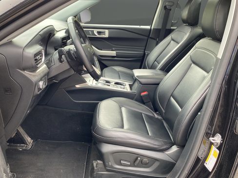 Used 2020 Ford Explorer XLT w/ Equipment Group 202A AWD/4WD image 10