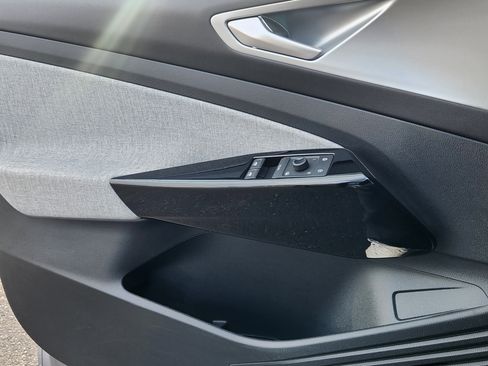 Used 2023 Volkswagen ID.4 Pro image 12