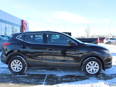 Used 2019 Nissan Rogue Sport S image 6