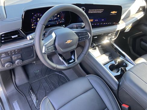 New 2026 Chevrolet Suburban Premier image 12