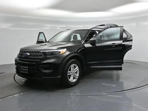 Certified 2023 Ford Explorer XLT RWD image 29