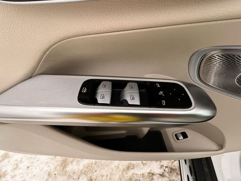 Used 2024 Mercedes-Benz GLC 300 4MATIC image 13