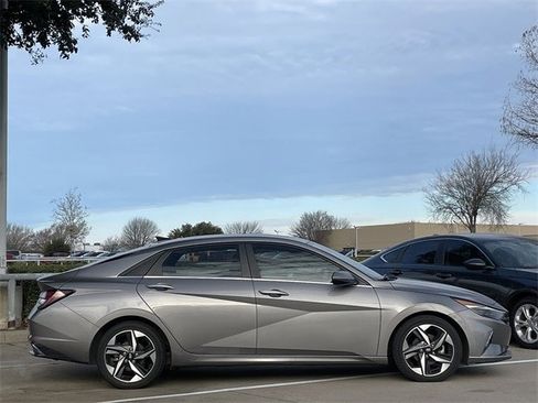 Used 2021 Hyundai Elantra Limited w/ Cargo Package image 3