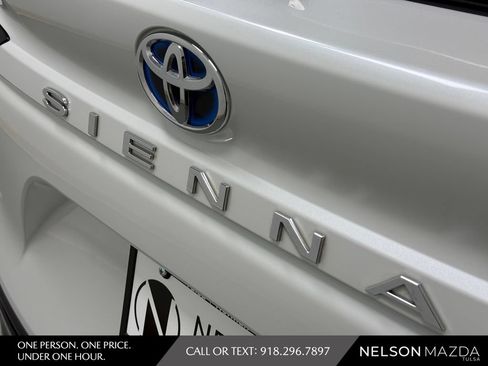 Used 2024 Toyota Sienna Platinum FWD image 16