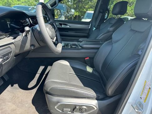 Used 2023 Jeep Wagoneer Series III w/ Convenience Group I image 18