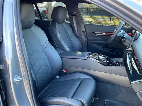 Used 2026 BMW i5 eDrive40 w/ Premium Package image 10