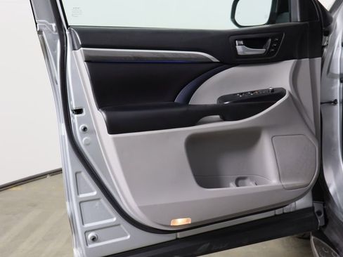 Used 2017 Toyota Highlander Limited Platinum image 22