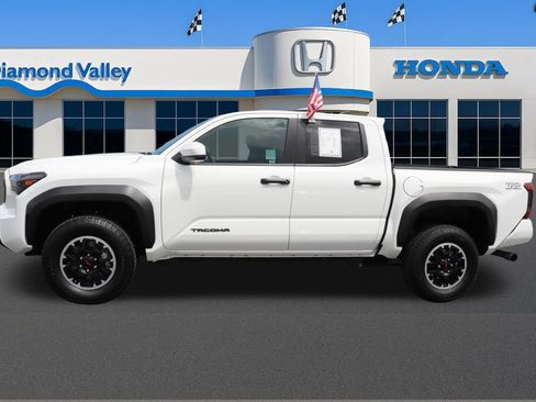 Used 2025 Toyota Tacoma TRD Off-Road AWD/4WD image 9