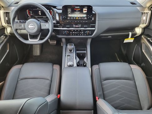 New 2025 Nissan Pathfinder Platinum w/ Lighting Package (N92) image 10