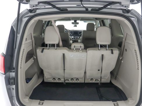 Used 2021 Chrysler Voyager Lxi FWD image 13