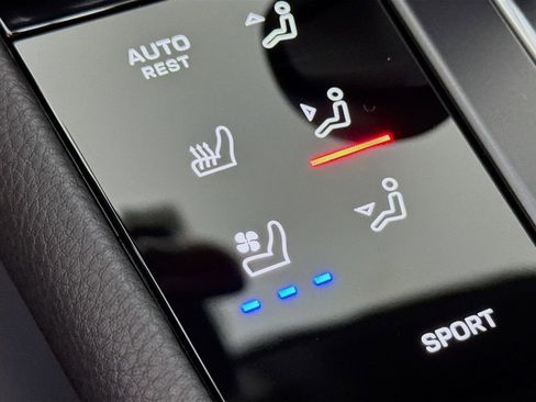 Certified 2026 Porsche Macan image 22