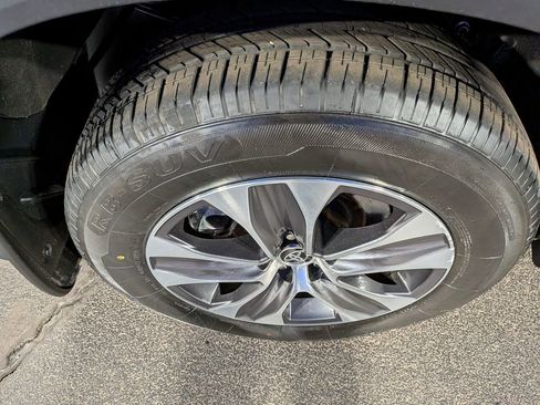 Used 2022 Toyota Highlander XLE image 9