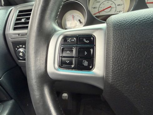 Used 2011 Dodge Challenger image 38