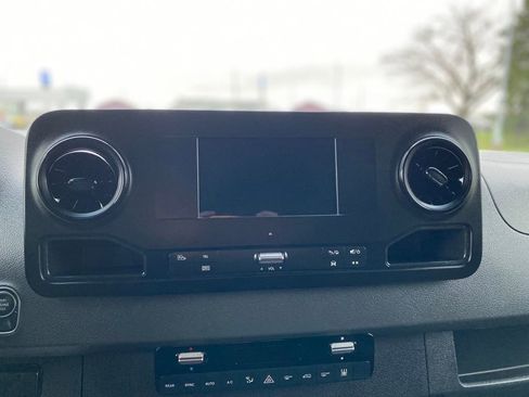 Used 2024 Mercedes-Benz Sprinter 2500 image 29