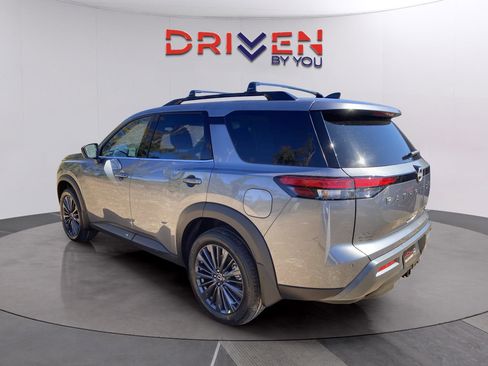 New 2026 Nissan Pathfinder SL w/ SL Premium Package FWD image 2