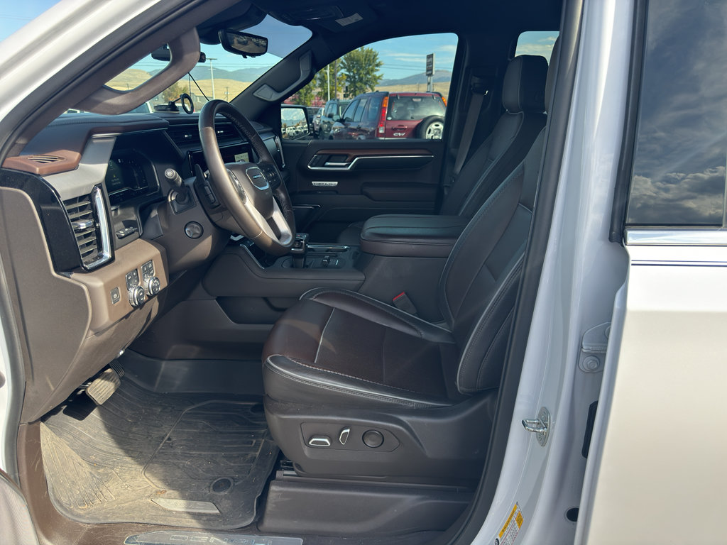 Used 2023 GMC Sierra 1500 Denali w/ Technology Package AWD/4WD image 5