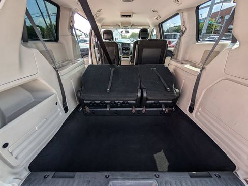 Used 2016 Dodge Grand Caravan SXT FWD image 22